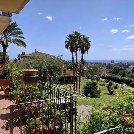Stefano House בית הארחה
