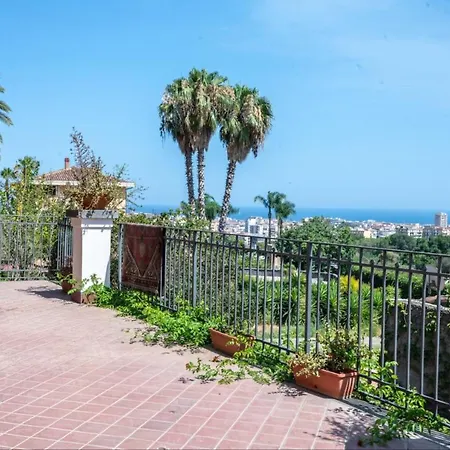 Stefano House קטאניה